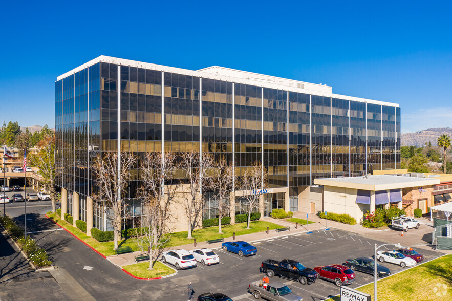 6325 Topanga Canyon Blvd, Woodland Hills, CA en alquiler - Foto del edificio - Imagen 1 de 5