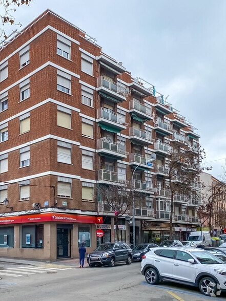 Calle Teniente Ruiz, 15, Alcalá de Henares, Madrid en alquiler - Foto del edificio - Imagen 3 de 3