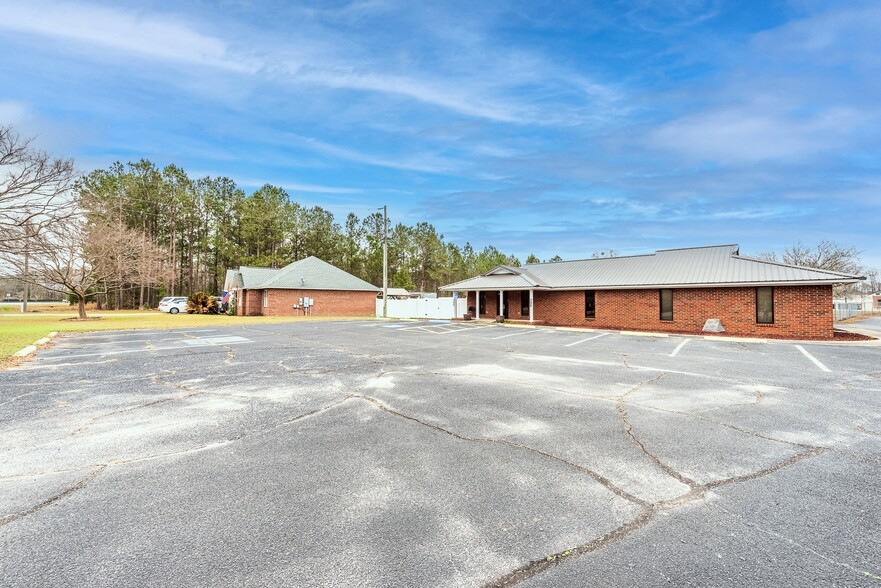 706 W Barnard St, Glennville, GA en venta - Foto del edificio - Imagen 2 de 40