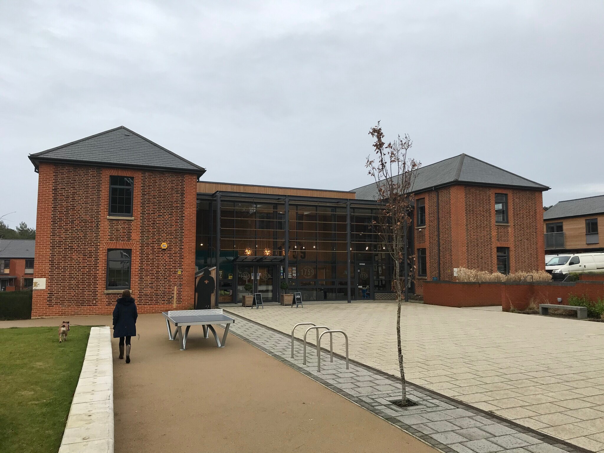 Challenger Pl, Bordon en alquiler Foto del edificio- Imagen 1 de 9