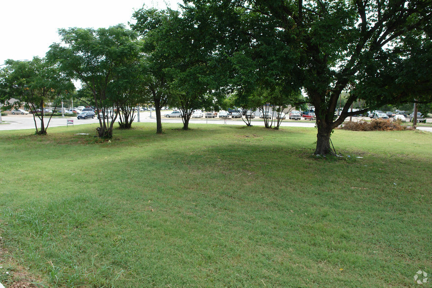 404 W Avenue B, Garland, TX en venta - Foto principal - Imagen 1 de 2