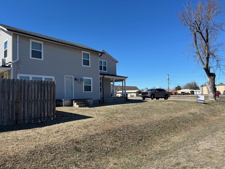 205 W Idaho Ave, Cyril, OK en venta - Foto del edificio - Imagen 2 de 11