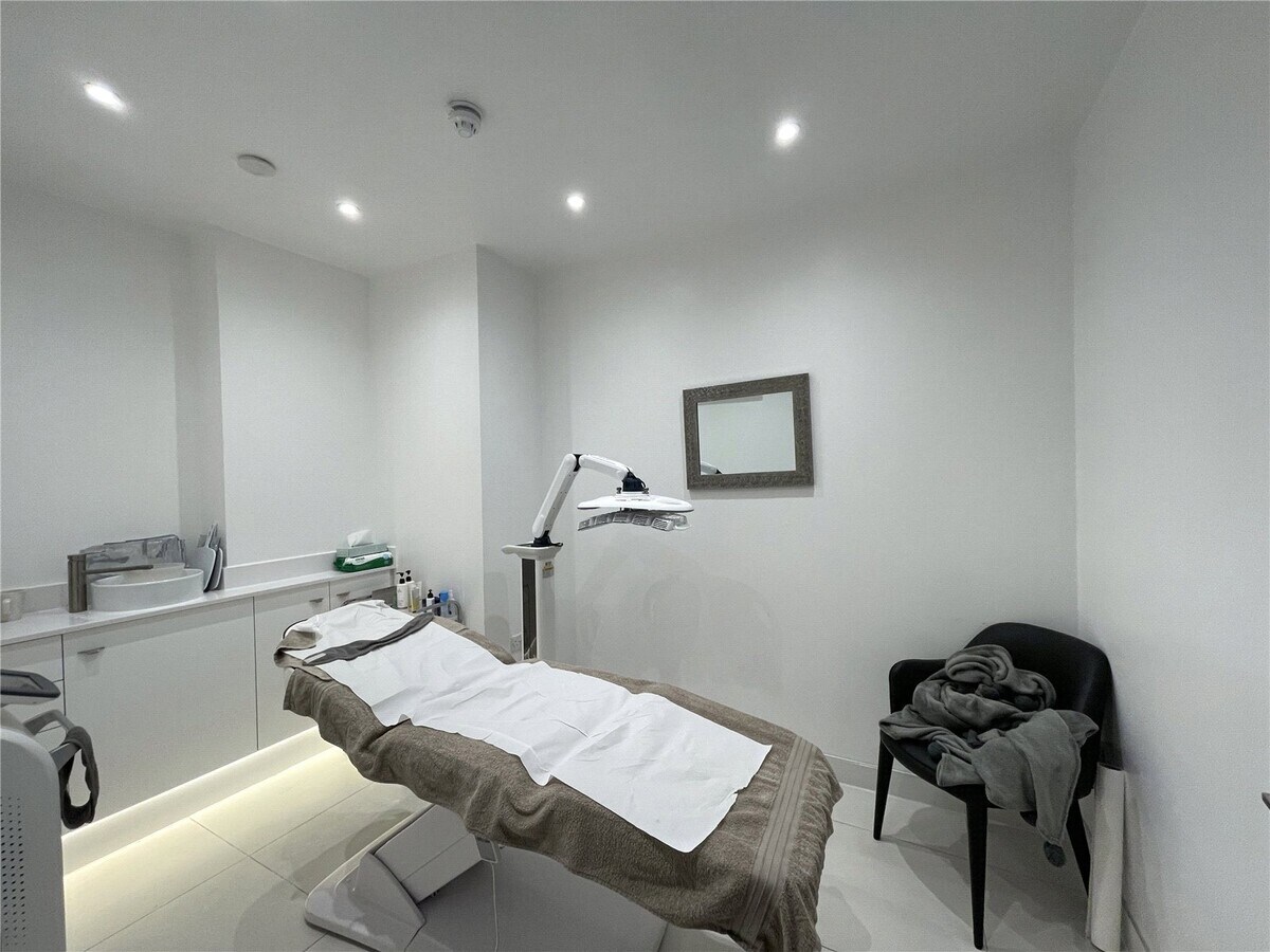 73 Victoria Av, Southend-On-Sea, ESS SS2 6FP - Unidad 3 - - Foto del interior - Image 2 of 4