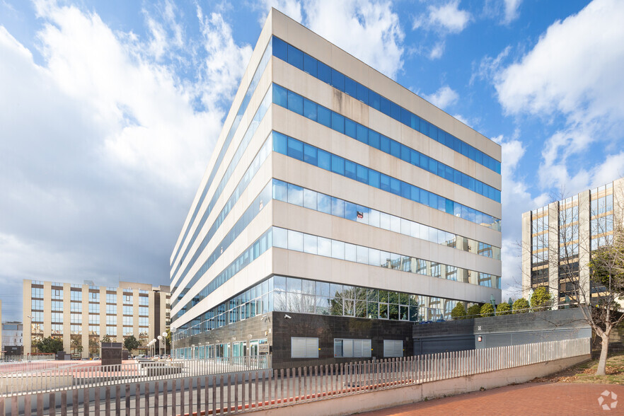 Carrer De Frederic Mompou, Sant Just Desvern, Barcelona en alquiler - Foto del edificio - Imagen 2 de 5