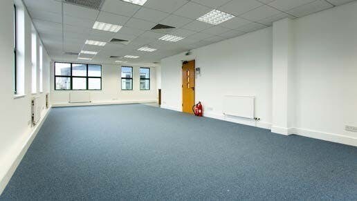 Blenheim Rd, Epsom en alquiler - Foto del edificio - Imagen 3 de 8