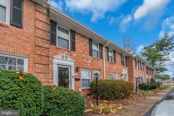 309 E Dartmouth Dr, Sterling, VA en venta - Foto del edificio - Imagen 2 de 19