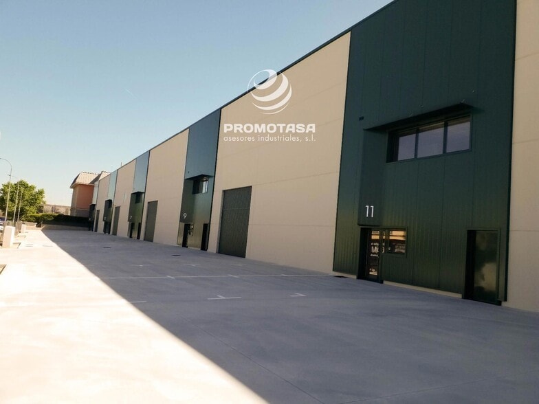 Nave en Arganda del Rey, Madrid en venta - Foto del edificio - Imagen 2 de 12