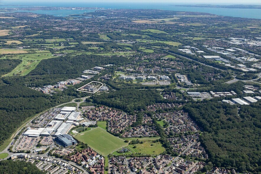 Oficina en Fareham en alquiler - Foto del edificio - Imagen 3 de 19