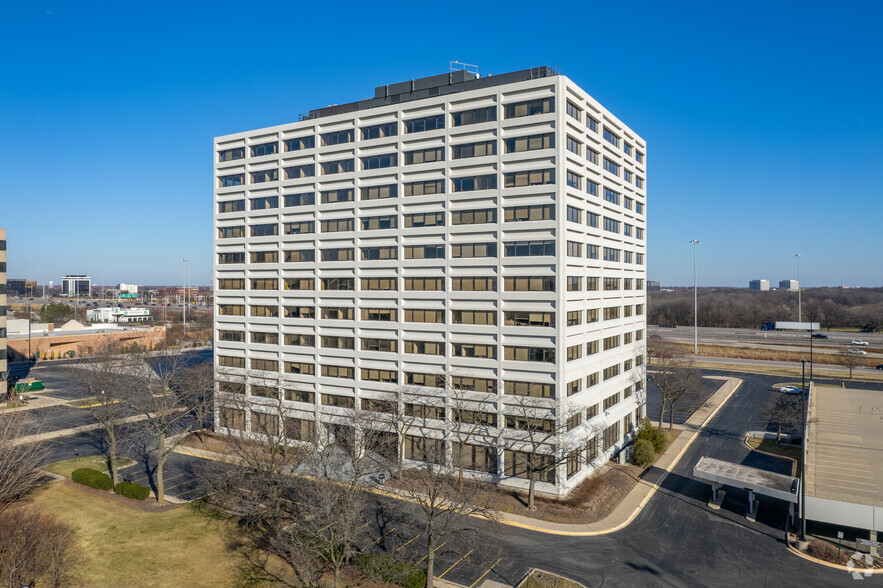 1051 Perimeter Dr, Schaumburg, IL en alquiler - Foto del edificio - Imagen 1 de 11