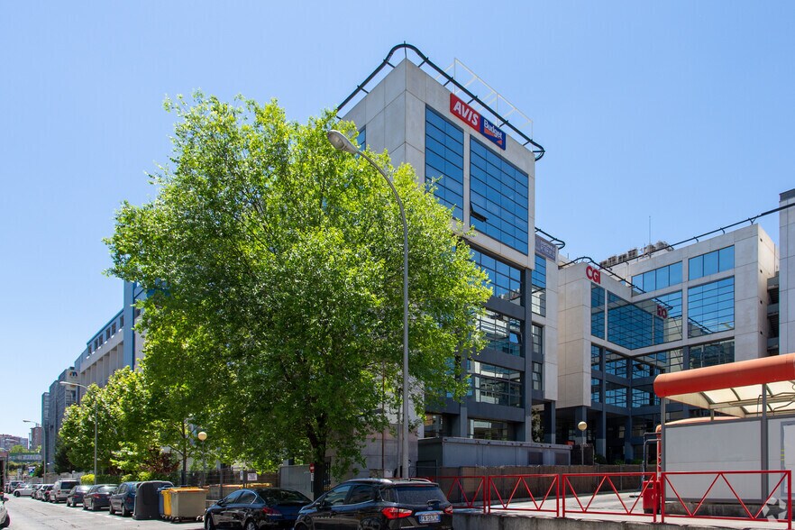 Avenida de Manoteras, 32 C, Madrid, Madrid en alquiler - Foto del edificio - Imagen 2 de 4