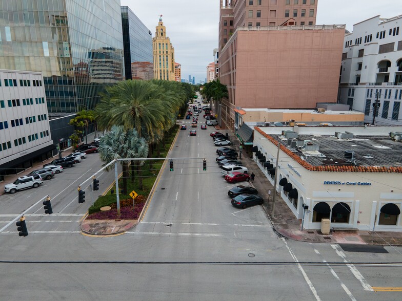 280-284 Alhambra Cir, Coral Gables, FL en alquiler - Foto del edificio - Imagen 2 de 3