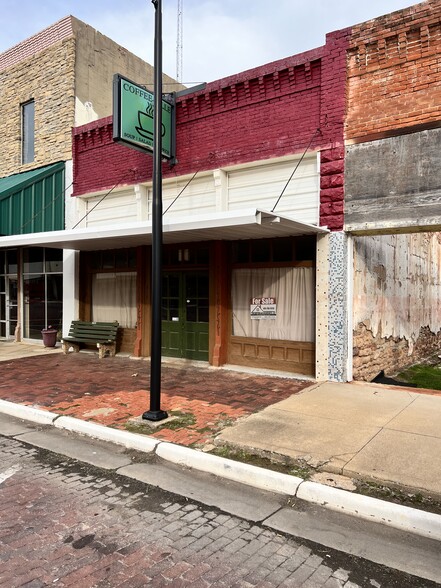 317 S Main St, Lindsay, OK en venta - Foto del edificio - Imagen 1 de 24