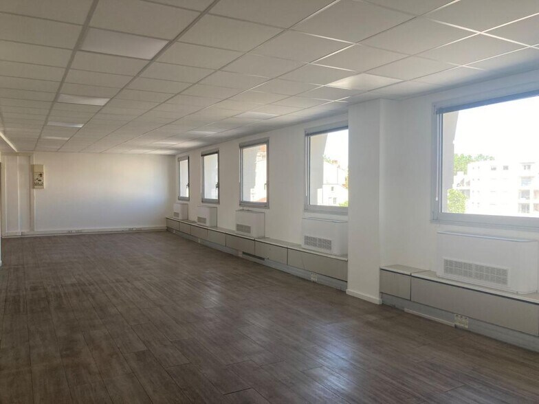 6 Place Charles Hernu, Villeurbanne en alquiler - Foto del edificio - Imagen 2 de 6