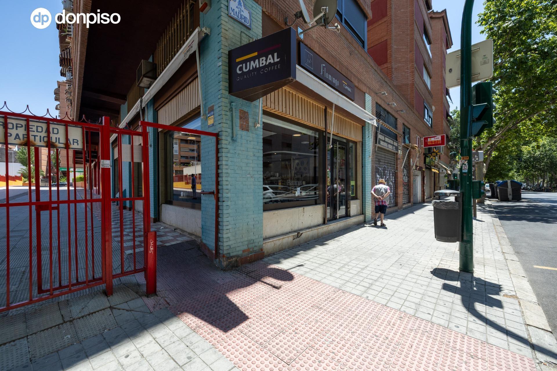 Local en Granada en venta Foto del edificio- Imagen 1 de 37
