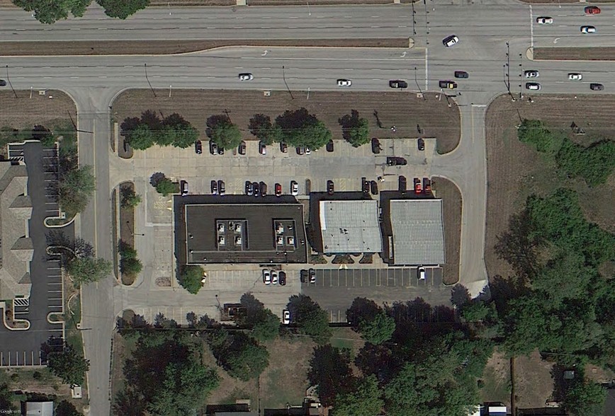 12219-12221 Shawnee Mission Pky, Shawnee, KS en alquiler - Vista aérea - Imagen 2 de 4