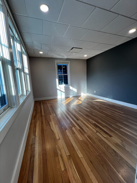 50 Main St, East Greenwich, RI en alquiler - Foto del interior - Imagen 2 de 11