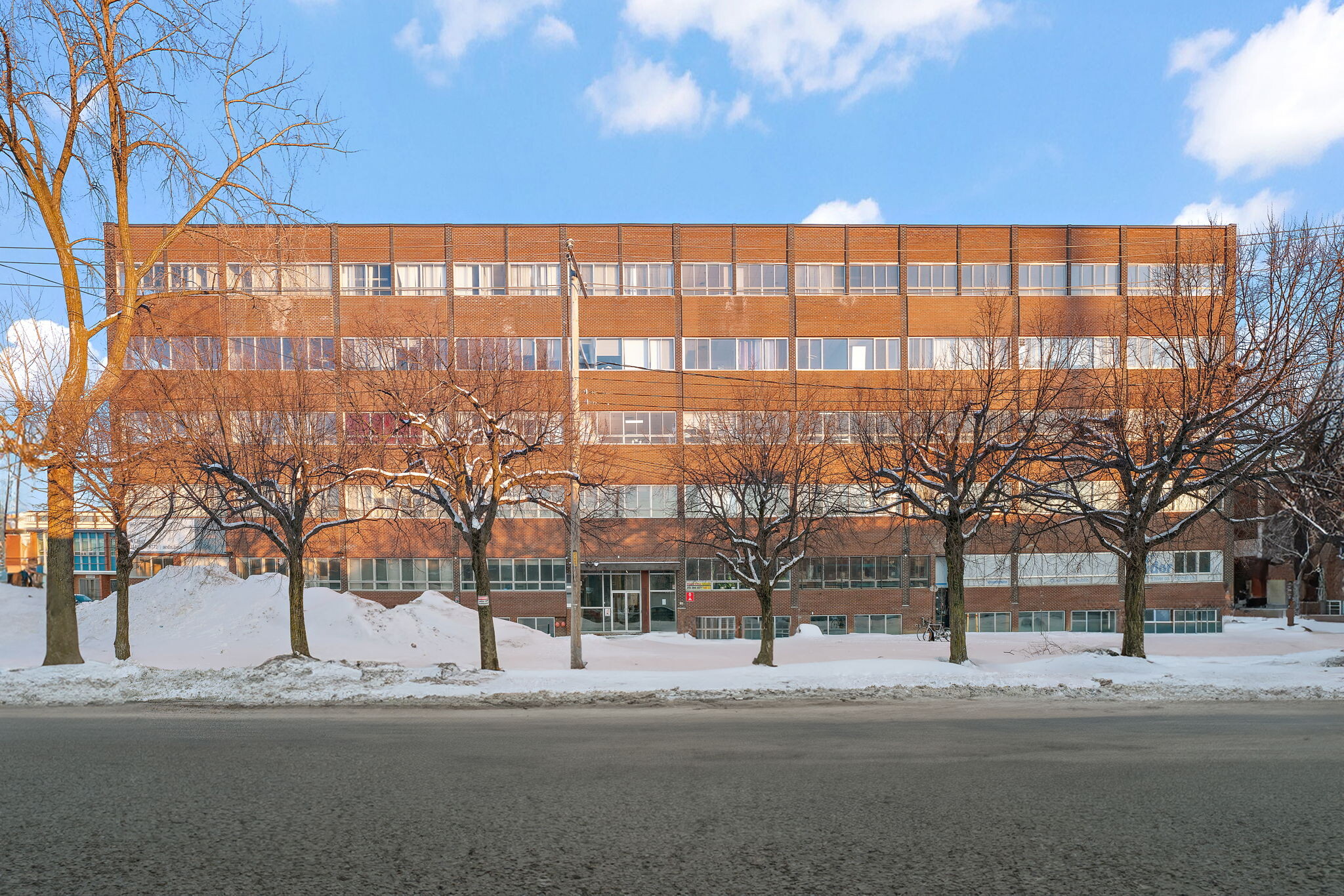 350 Rue De Louvain O, Montréal, QC en alquiler Foto del edificio- Imagen 1 de 3