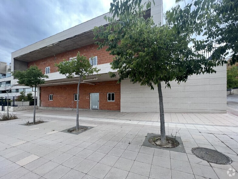Local en San Sebastián de los Reyes, Madrid en venta - Foto del edificio - Imagen 3 de 21