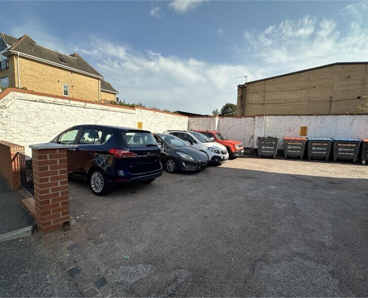 2 Manorgate Rd, Kingston Upon Thames en venta - Foto del edificio - Imagen 3 de 6