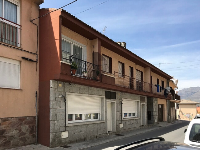 Más detalles de Calle Santa Teresa de Jesús, 30, Guadarrama - Edificio residencial​ en venta