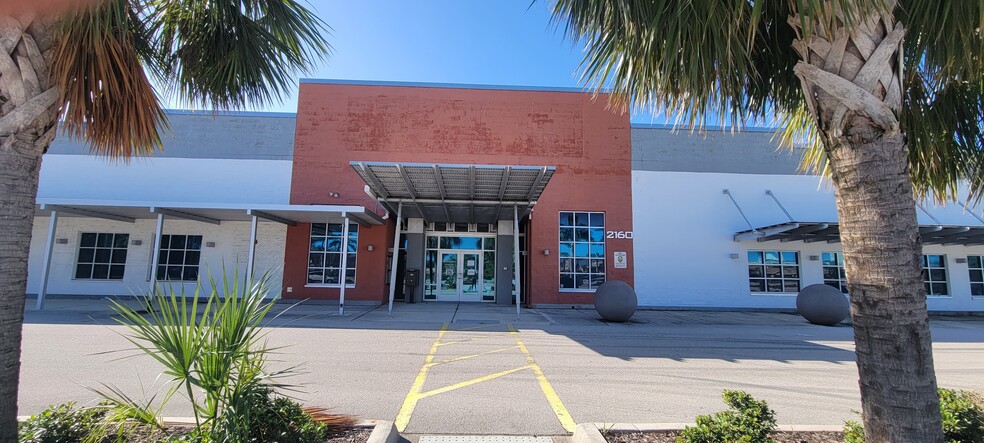 2160 Colonial Blvd, Fort Myers, FL en venta - Foto del edificio - Imagen 2 de 15