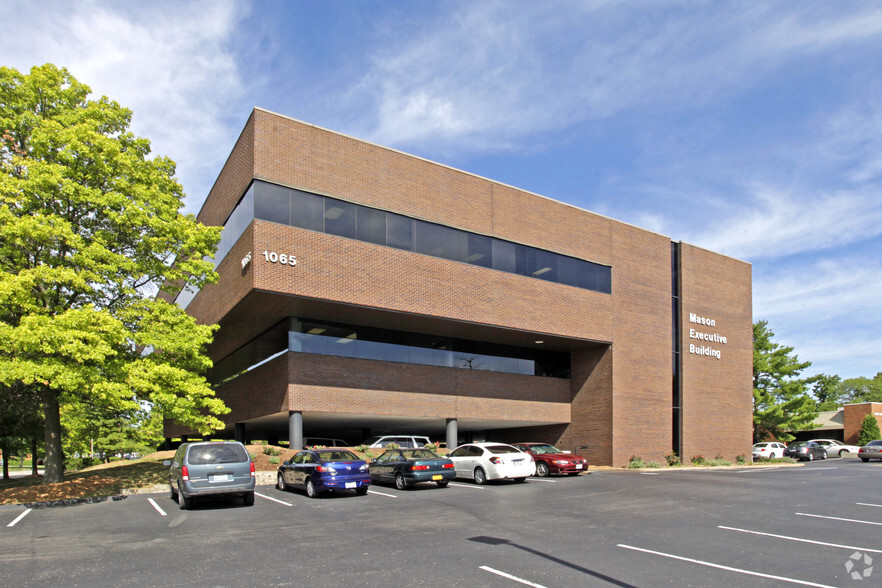 1065 Executive Parkway Dr, Creve Coeur, MO en alquiler - Foto del edificio - Imagen 1 de 4