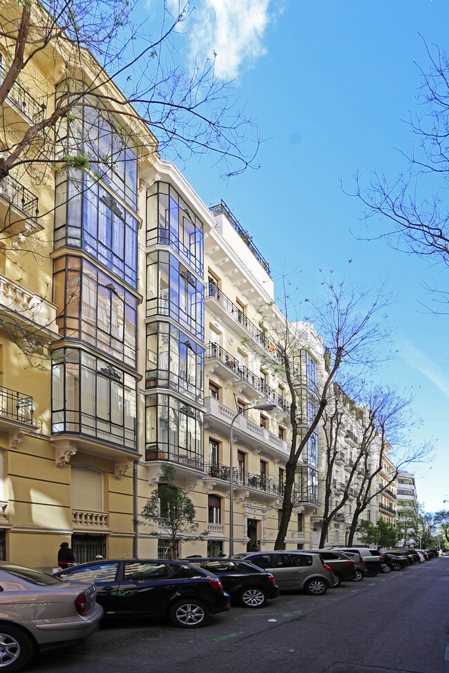 Más detalles de Calle del Monte Esquinza, 44, Madrid - Oficina en alquiler