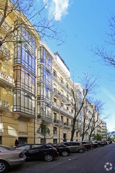 Calle del Monte Esquinza, 44, Madrid, Madrid en alquiler - Foto principal - Imagen 1 de 2