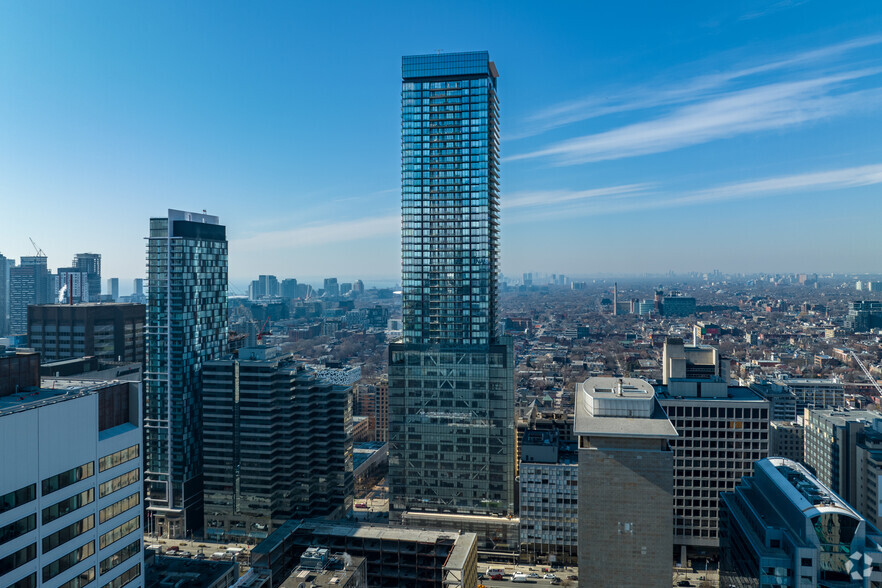 480 University Ave, Toronto, ON en alquiler - Foto del edificio - Imagen 2 de 20