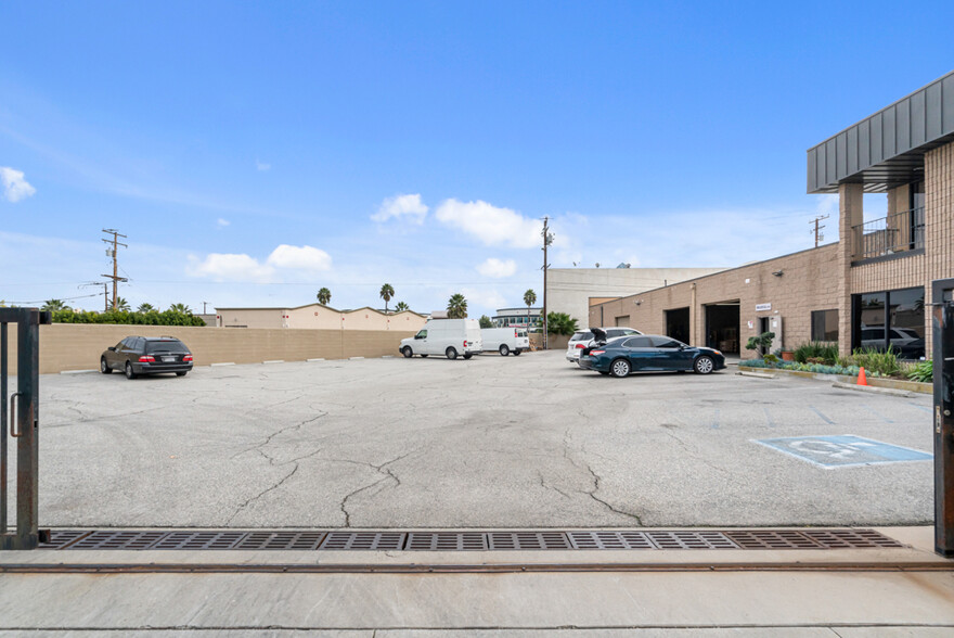 18732 Corby Ave, Artesia, CA en venta - Foto del edificio - Imagen 2 de 19