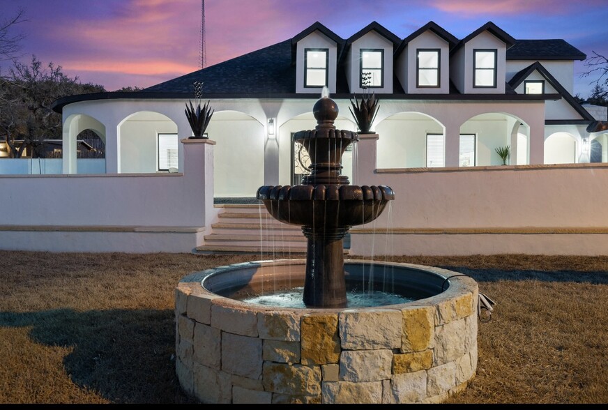 2565 N State Highway 16, Fredericksburg, TX en venta - Foto del edificio - Imagen 1 de 82