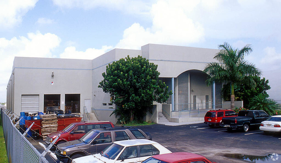 12900 NW 38th Ave, Opa Locka, FL en alquiler - Foto del edificio - Imagen 2 de 23