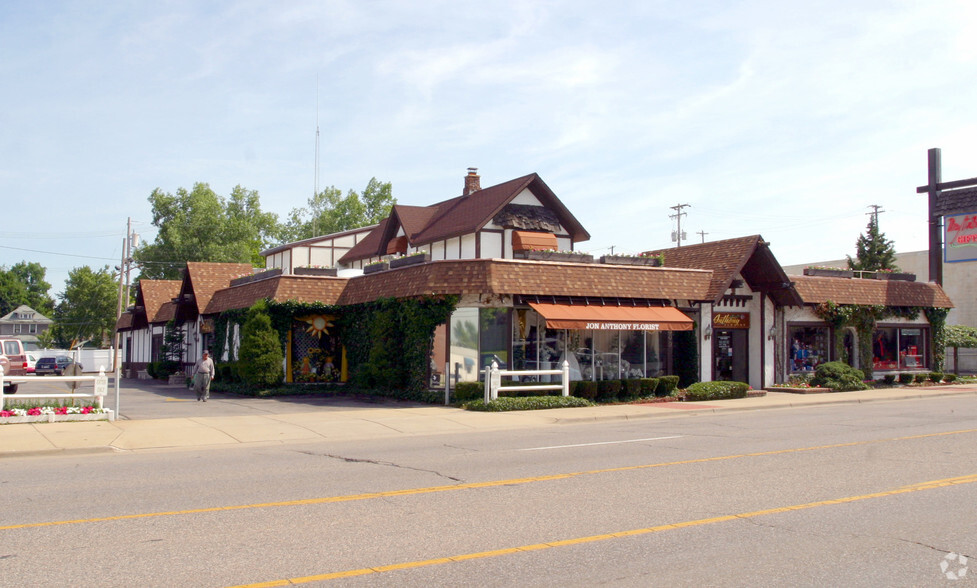 809 E Michigan Ave, Lansing, MI en venta - Foto del edificio - Imagen 3 de 5