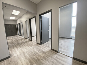 2724-2738 Rue Étienne-Lenoir, Laval, QC en alquiler Foto del interior- Imagen 2 de 5