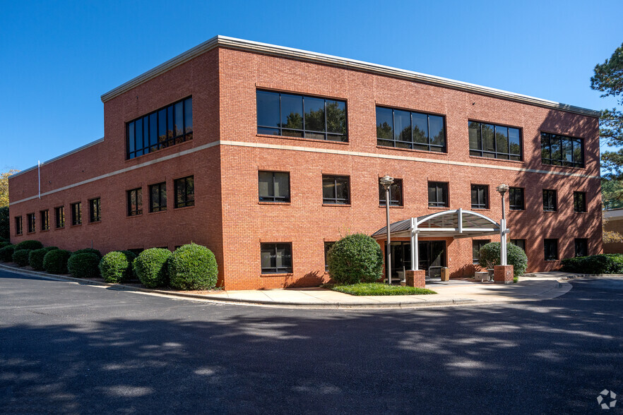 8024 Glenwood Ave, Raleigh, NC en alquiler - Foto del edificio - Imagen 1 de 26