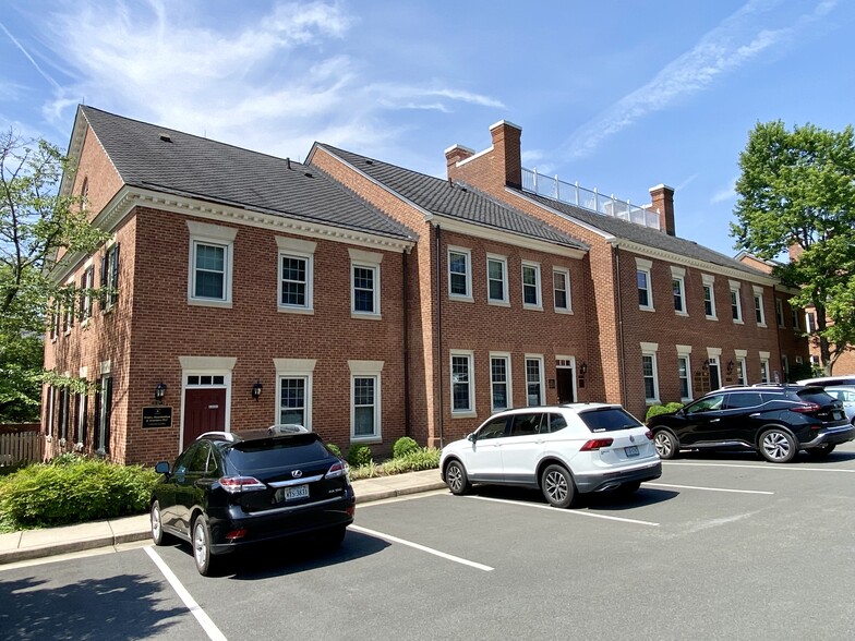 10470-10476 Armstrong St, Fairfax, VA en alquiler - Foto del edificio - Imagen 1 de 3