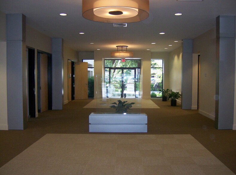 7801 Folsom Blvd, Sacramento, CA en alquiler - Foto del interior - Imagen 2 de 3