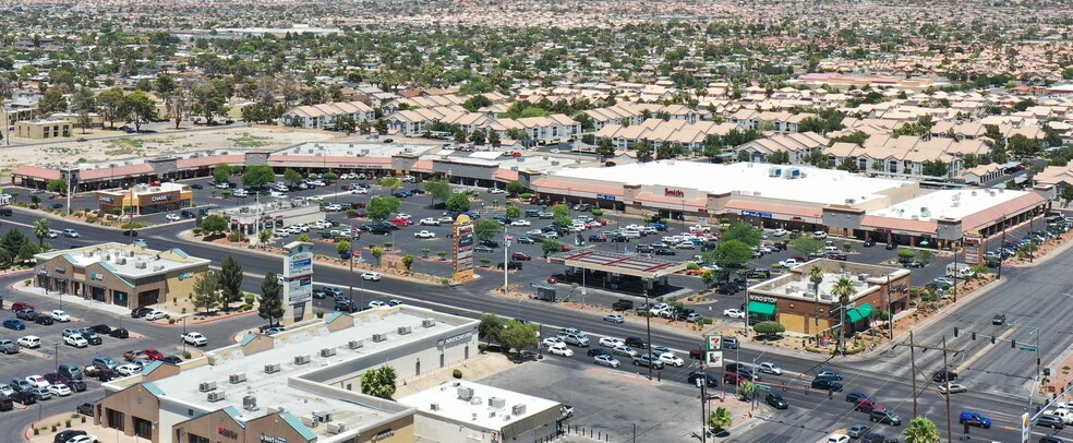 450-570 N Nellis Blvd, Las Vegas, NV en alquiler - Foto del edificio - Imagen 1 de 13