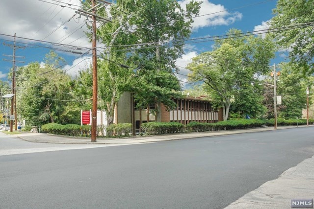 111 Dean Dr, Tenafly, NJ en alquiler - Foto del edificio - Imagen 1 de 3