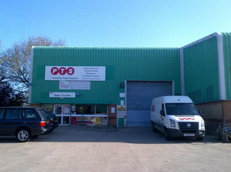 Blenheim Rd, Epsom en alquiler - Foto del edificio - Imagen 2 de 2