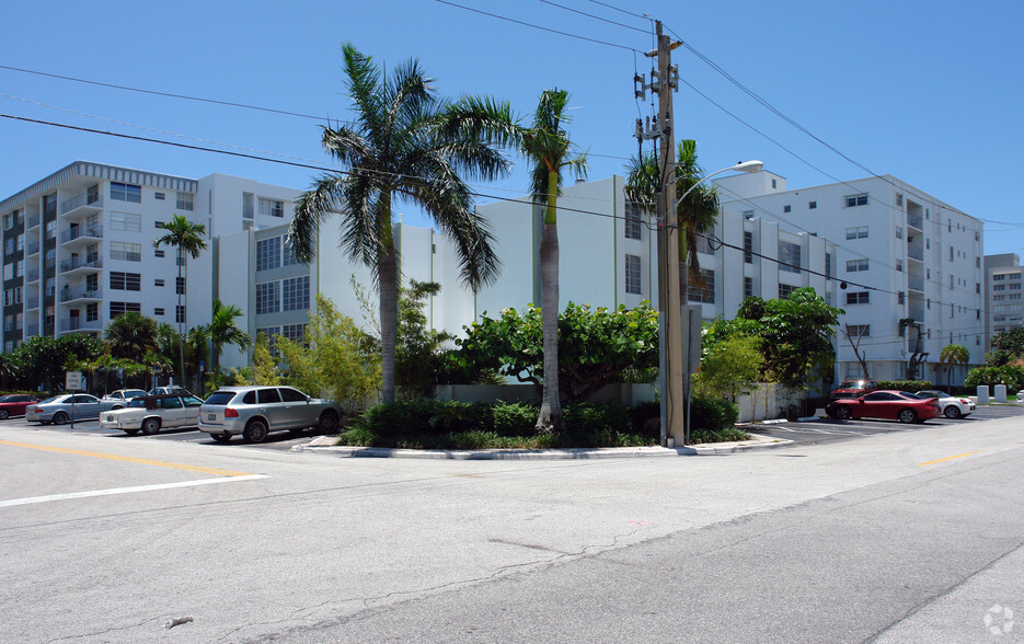 1080 93rd St, Bay Harbor Islands, FL en venta - Foto del edificio - Imagen 2 de 9