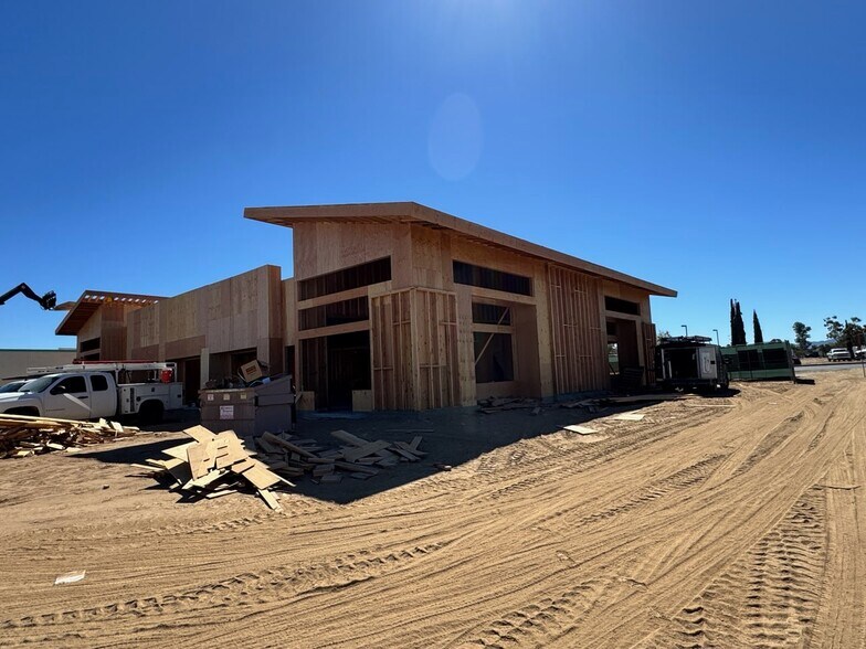 15634 Main St, Hesperia, CA en venta - Foto del edificio - Imagen 3 de 10