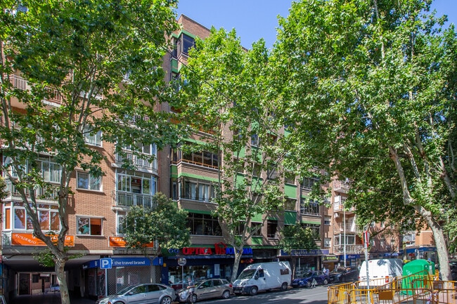 Más detalles de Calle Torrelaguna, 9, Alcalá de Henares - Edificio residencial​ en venta