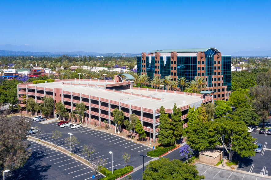 17777 Center Court Dr, Cerritos, CA en alquiler - Foto del edificio - Imagen 3 de 5