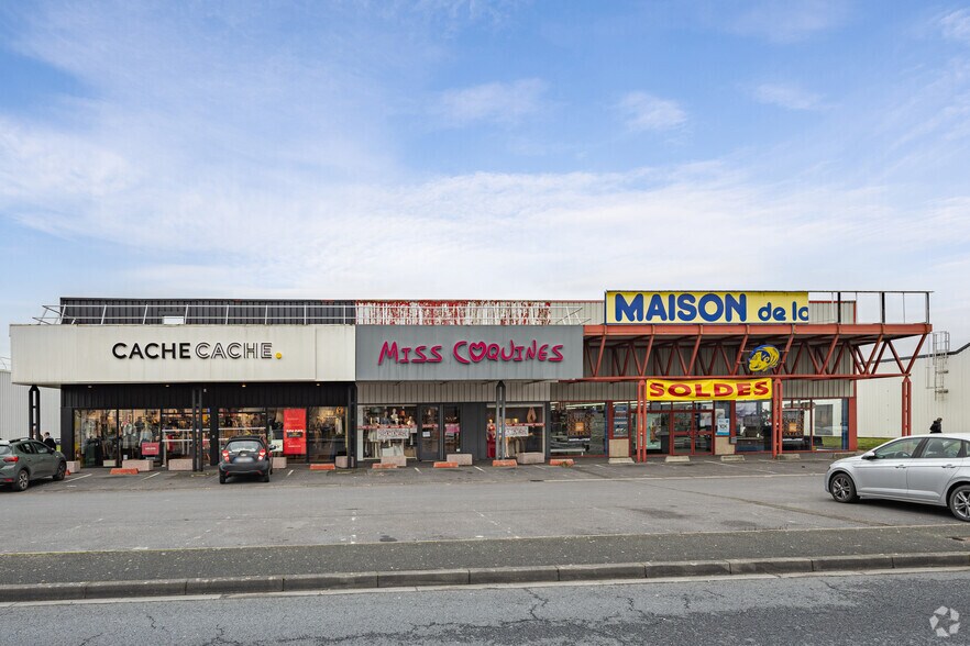 332 Rue De La Revolution Francaise, Saint-Maximin en alquiler - Foto del edificio - Imagen 2 de 2