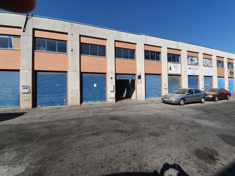 Local en SEVILLA en venta - Foto del edificio - Imagen 2 de 11