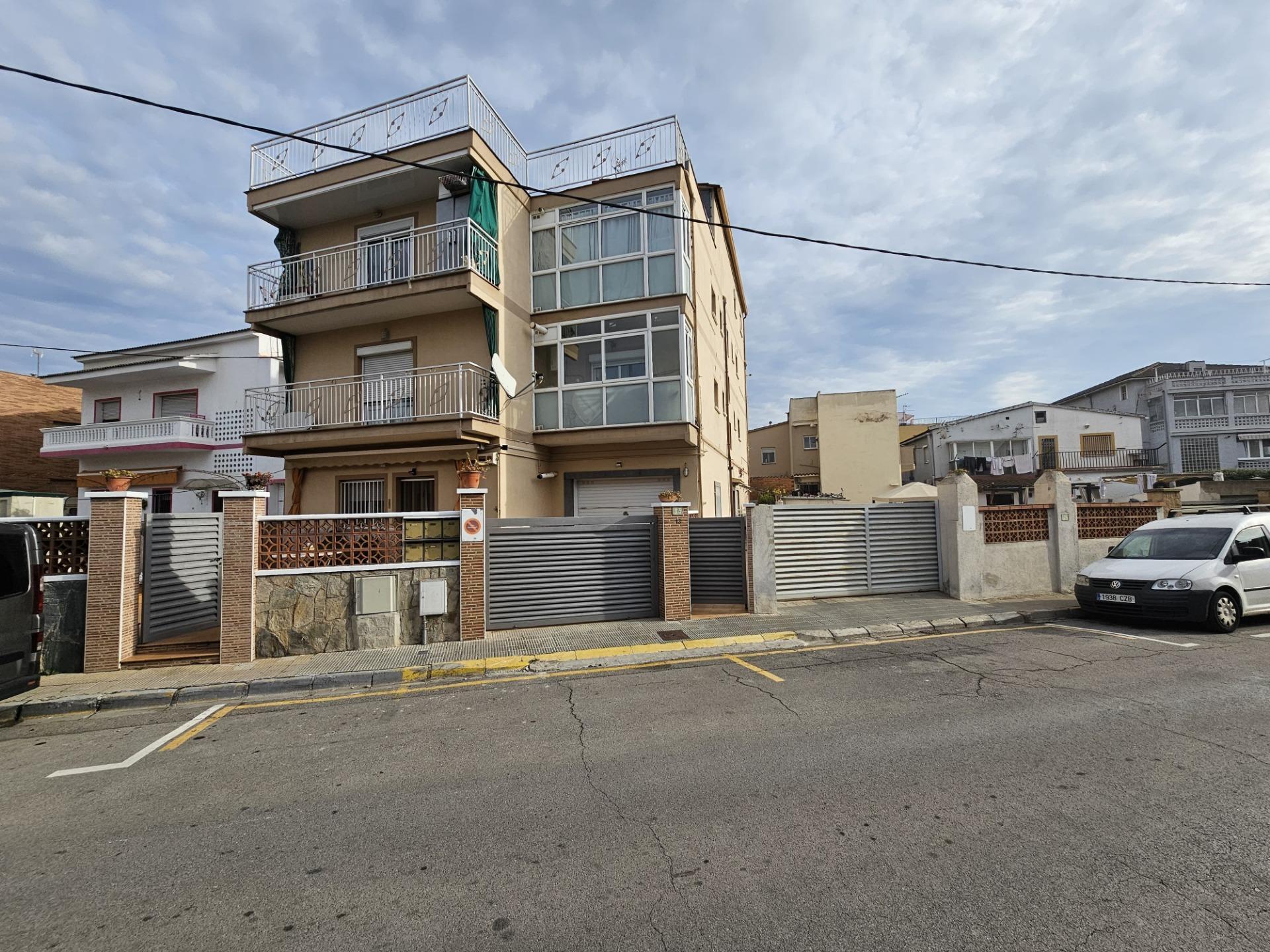 Edificio residencial en Santa Perpètua de Mogoda, Barcelona en venta Foto del edificio- Imagen 1 de 13