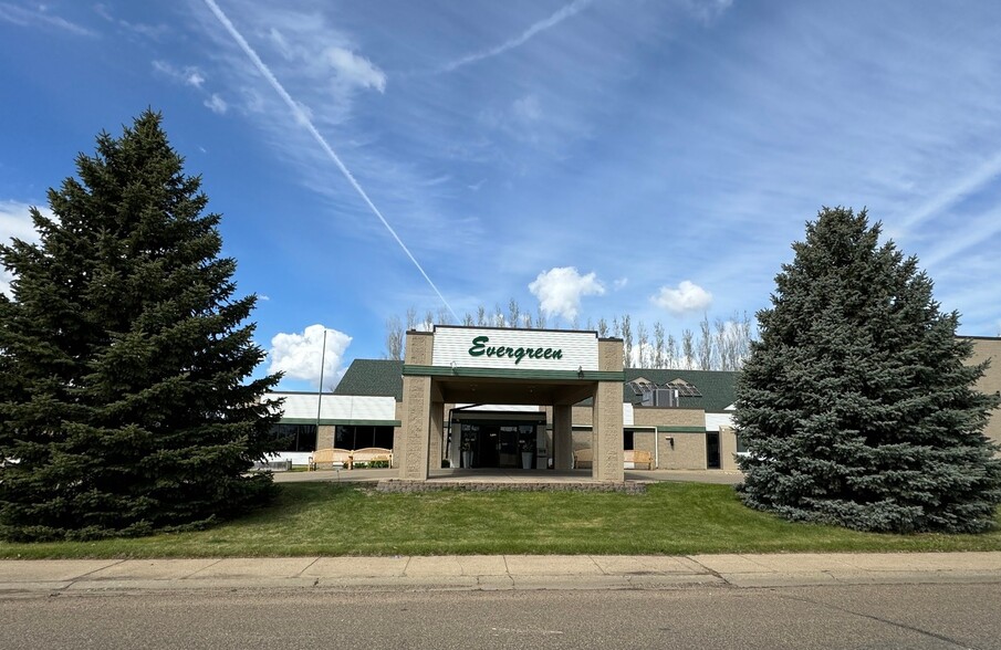 2143 6th Ave W, Dickinson, ND en venta - Foto del edificio - Imagen 2 de 10