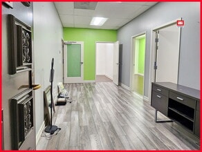 18356-18388 Clark St, Tarzana, CA en alquiler Foto del interior- Imagen 1 de 10