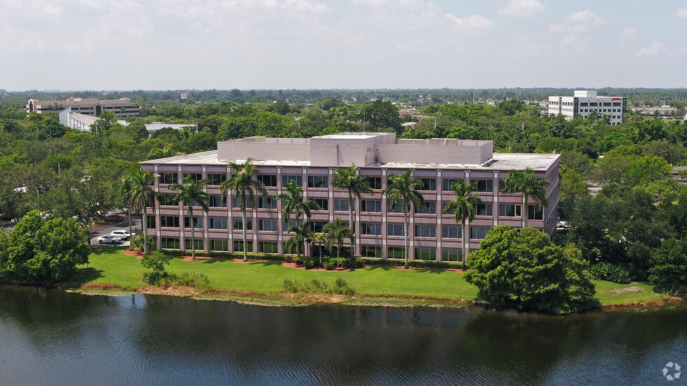 8201 Peters Rd, Plantation, FL en alquiler - Foto del edificio - Imagen 1 de 3